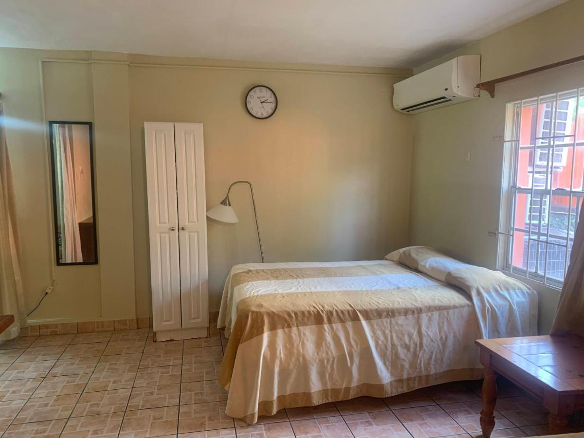 Cool Running Apartments St. George's Экстерьер фото
