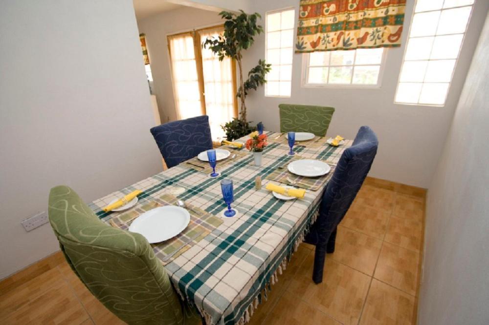 Cool Running Apartments St. George's Экстерьер фото