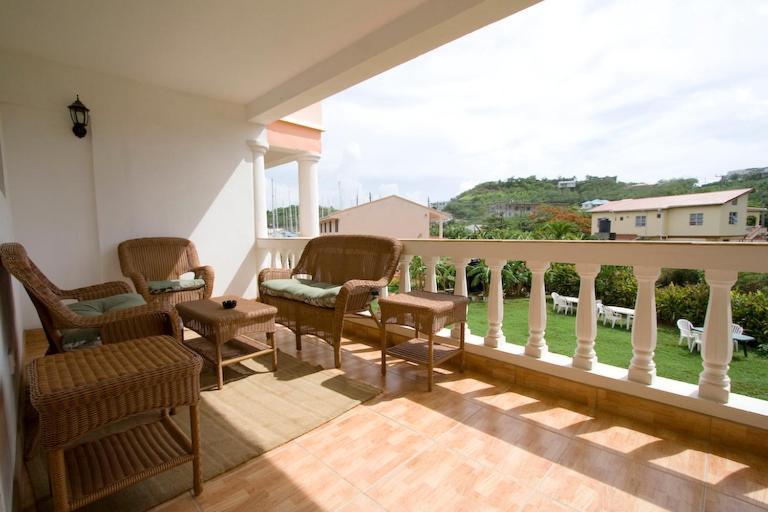Cool Running Apartments St. George's Экстерьер фото